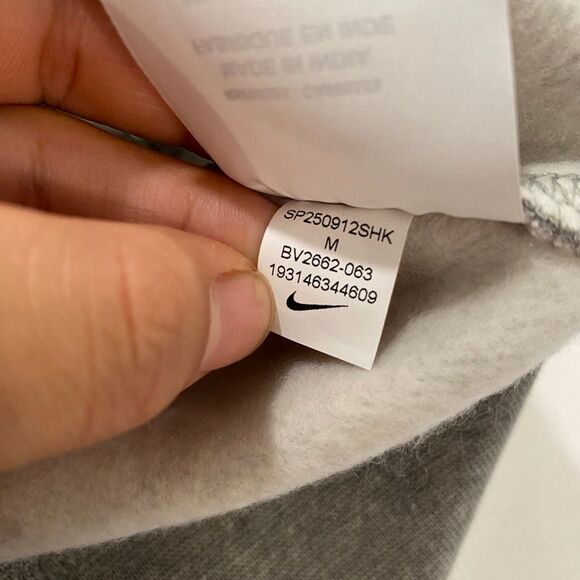 Nike Crewneck Sweatshirt Men’s Medium Gray Fleece Pullover NWT Swoosh Logo - Picture 7 of 8